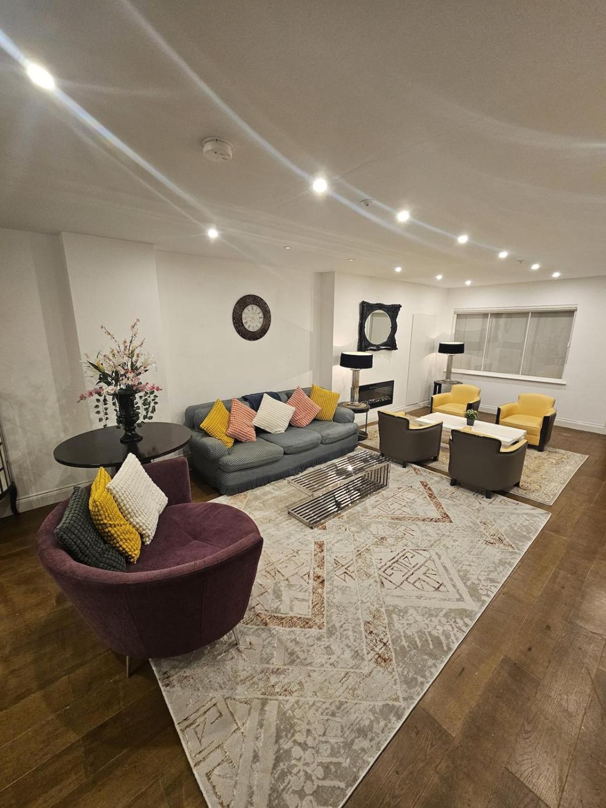 Care London- Elegant & Central, Sloane Avenue, Chelsea * Londra