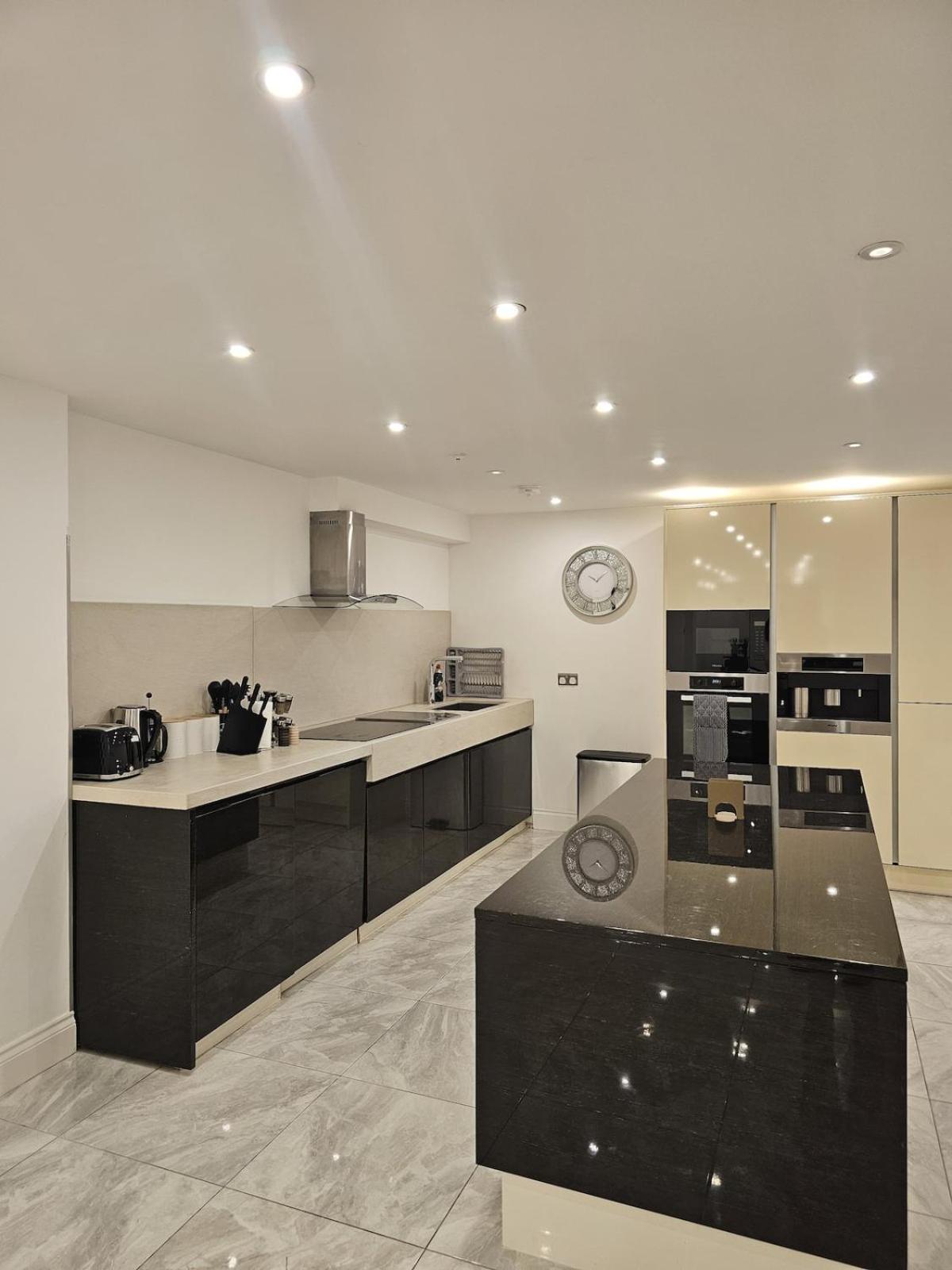 Care London- Elegant & Central, Sloane Avenue, Chelsea *