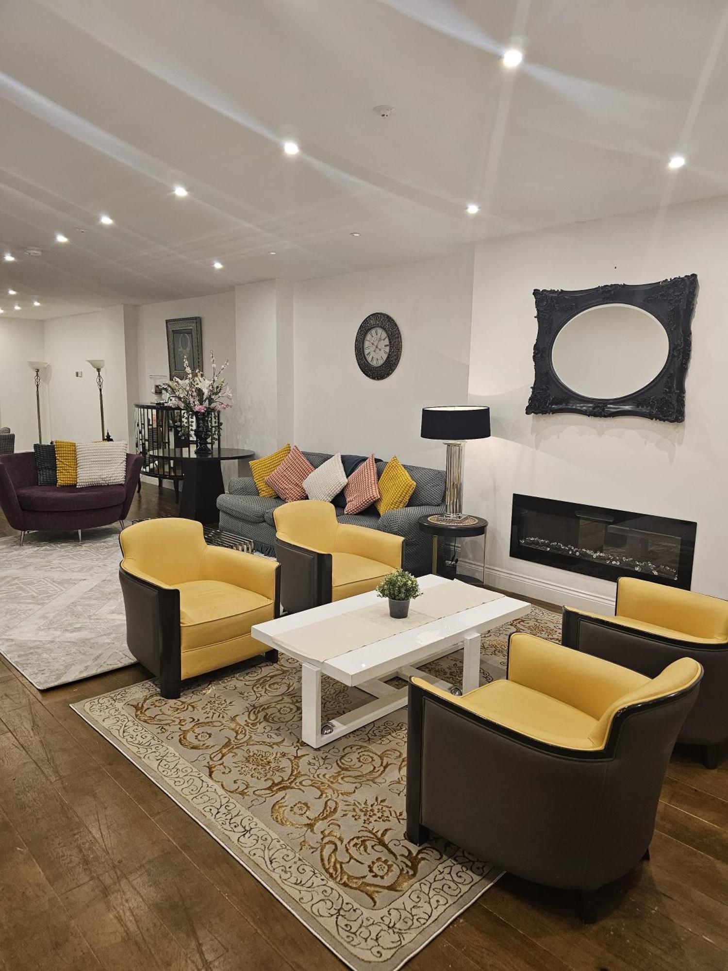 Care London- Elegant & Central, Sloane Avenue, Chelsea * Londra