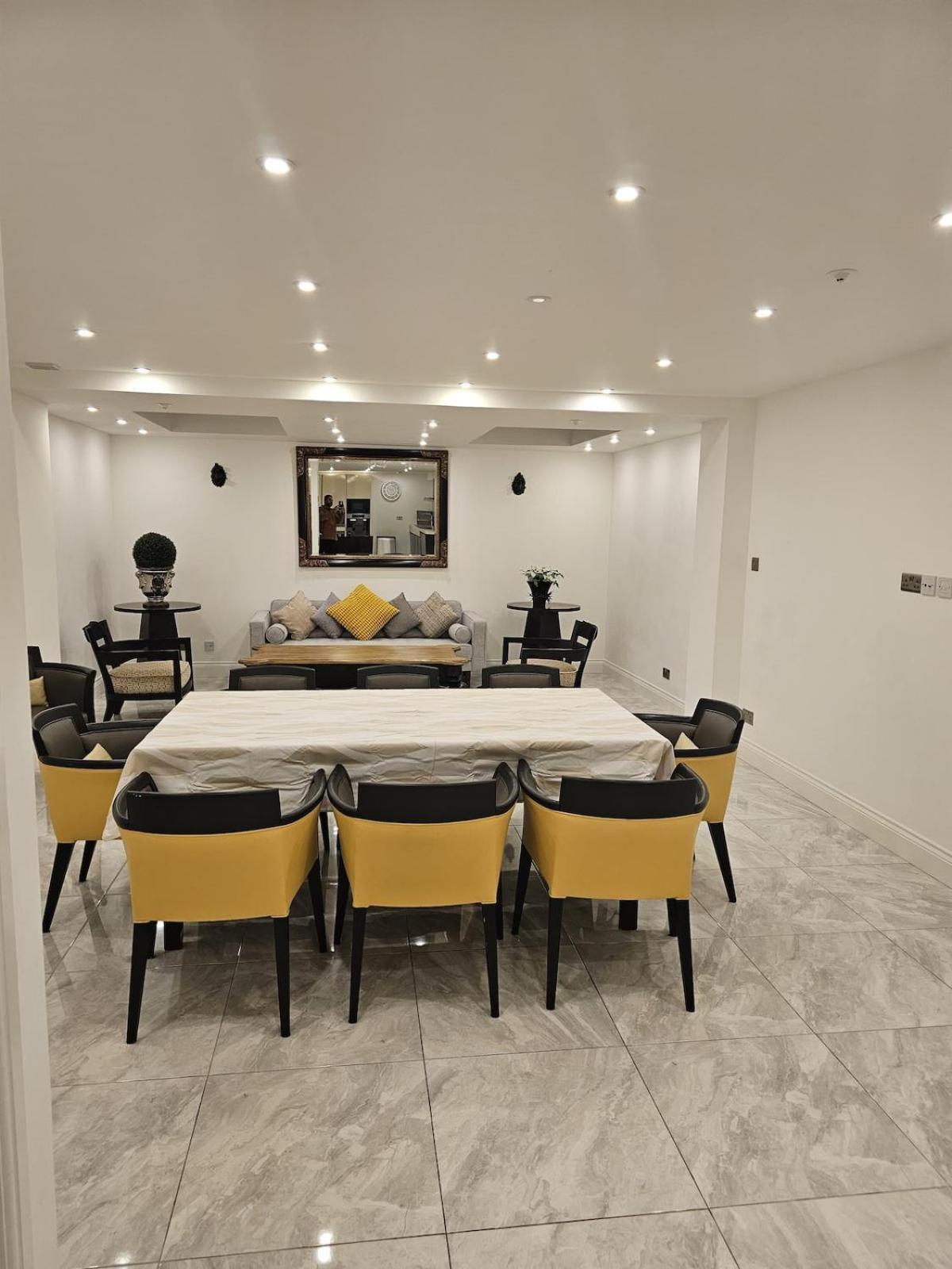 Care London- Elegant & Central, Sloane Avenue, Chelsea * Londra