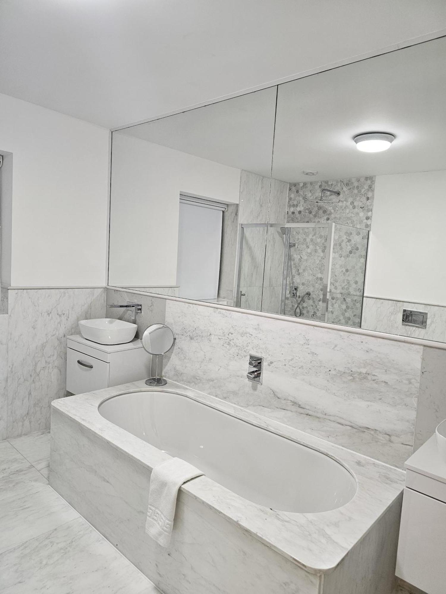 Care London- Elegant & Central, Sloane Avenue, Chelsea Case de vacanță Londra