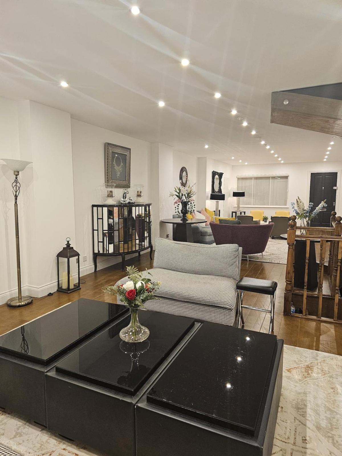 Case de vacanță Care London- Elegant & Central, Sloane Avenue, Chelsea Londra